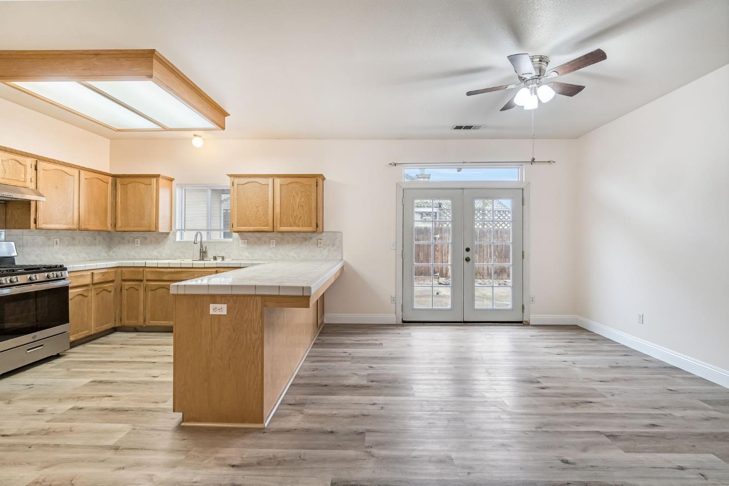 2095 Independence Pl, Hanford, CA 93230