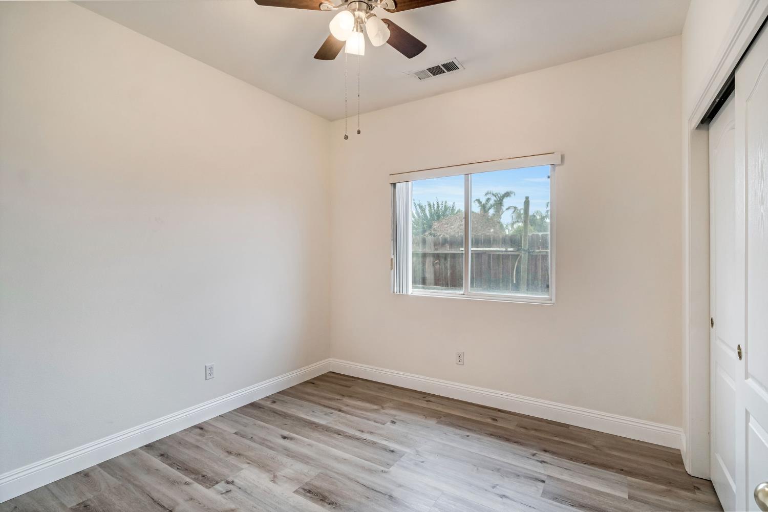 2095 Independence Pl, Hanford, CA 93230