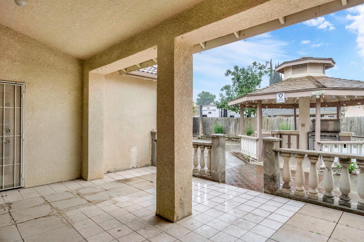 2095 Independence Pl, Hanford, CA 93230