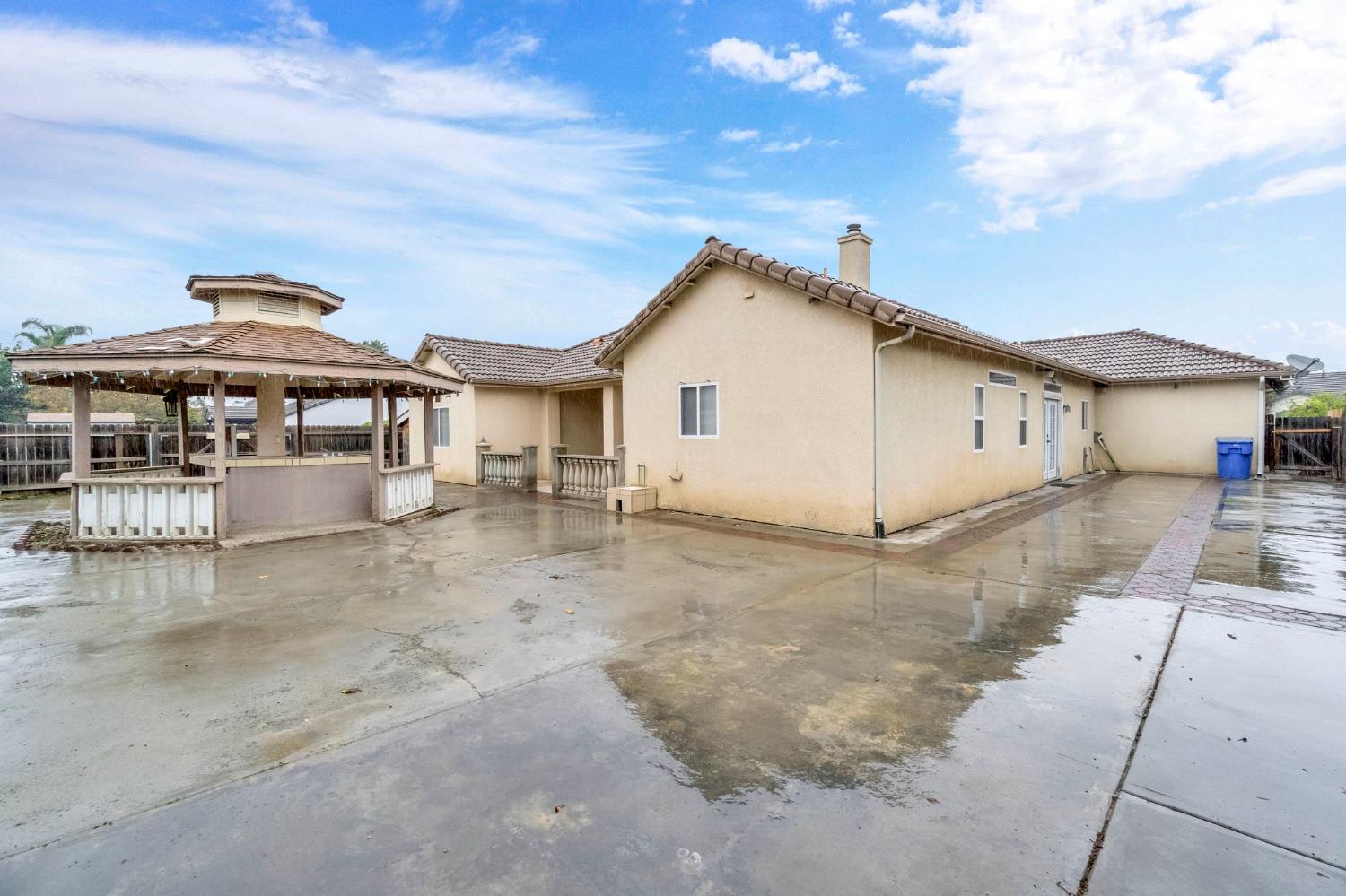 2095 Independence Pl, Hanford, CA 93230