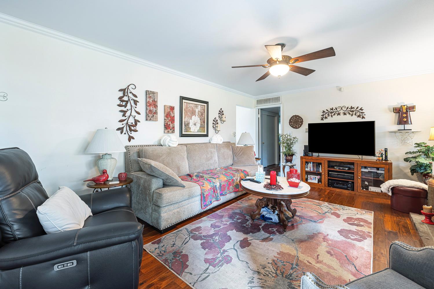 1083 W Escalon Ave, Fresno, CA 93711