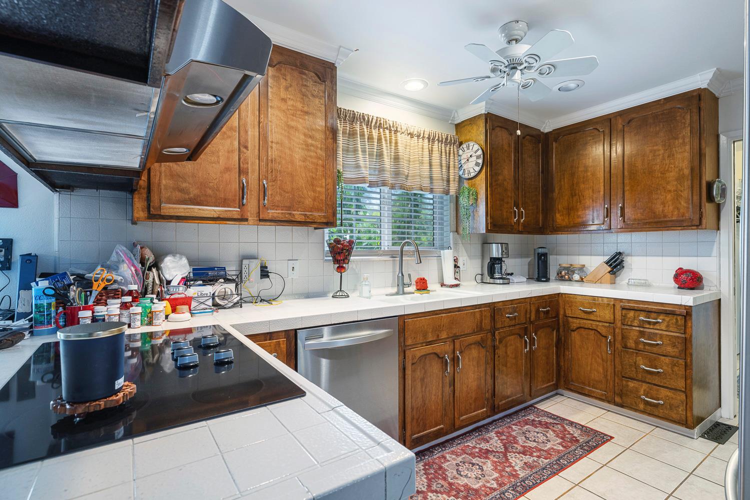 1083 W Escalon Ave, Fresno, CA 93711