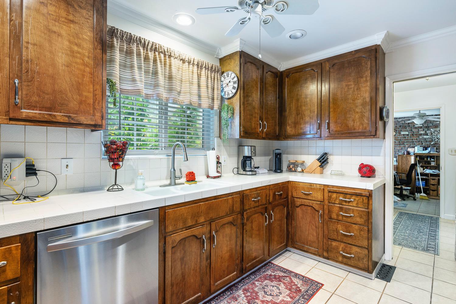 1083 W Escalon Ave, Fresno, CA 93711