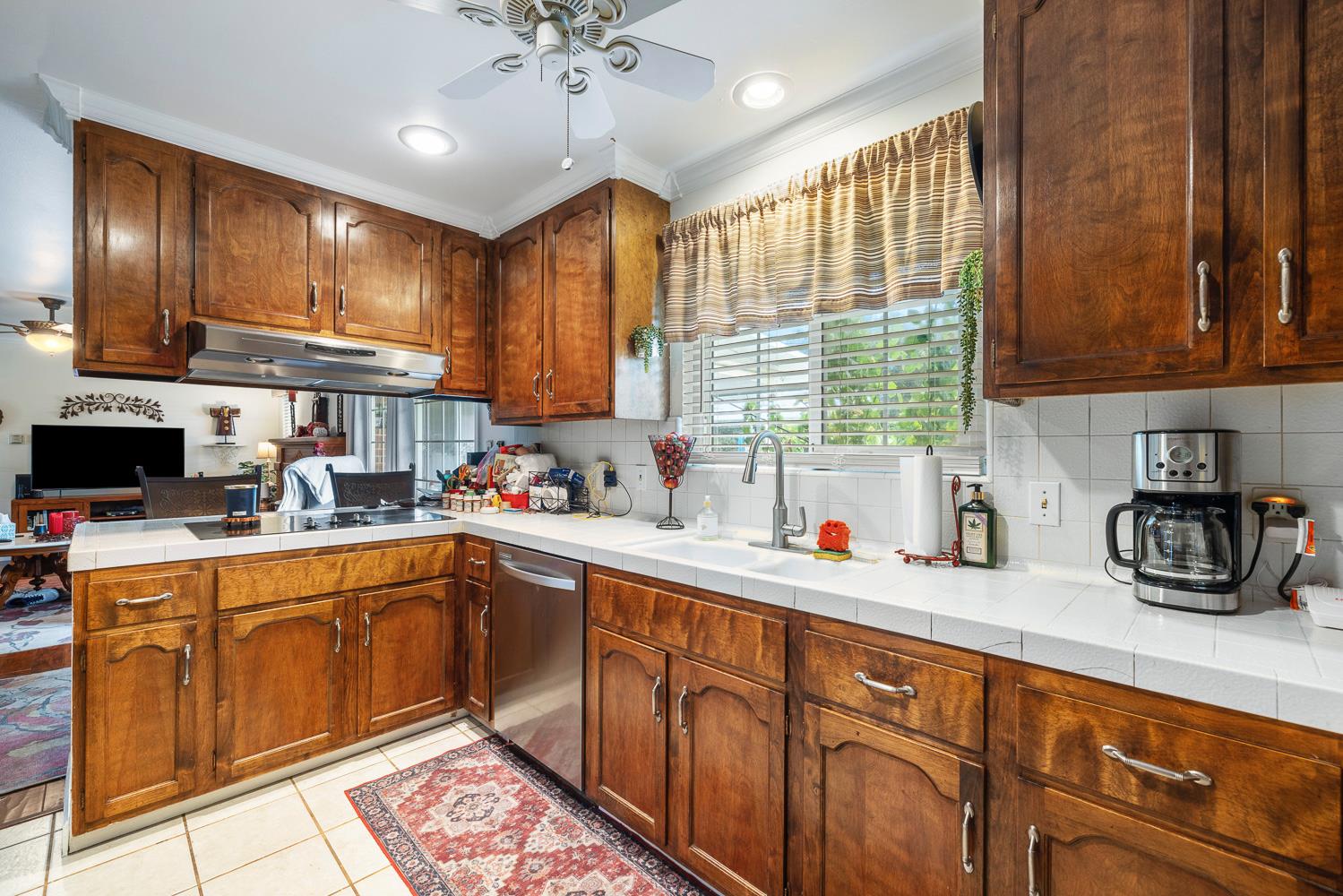 1083 W Escalon Ave, Fresno, CA 93711