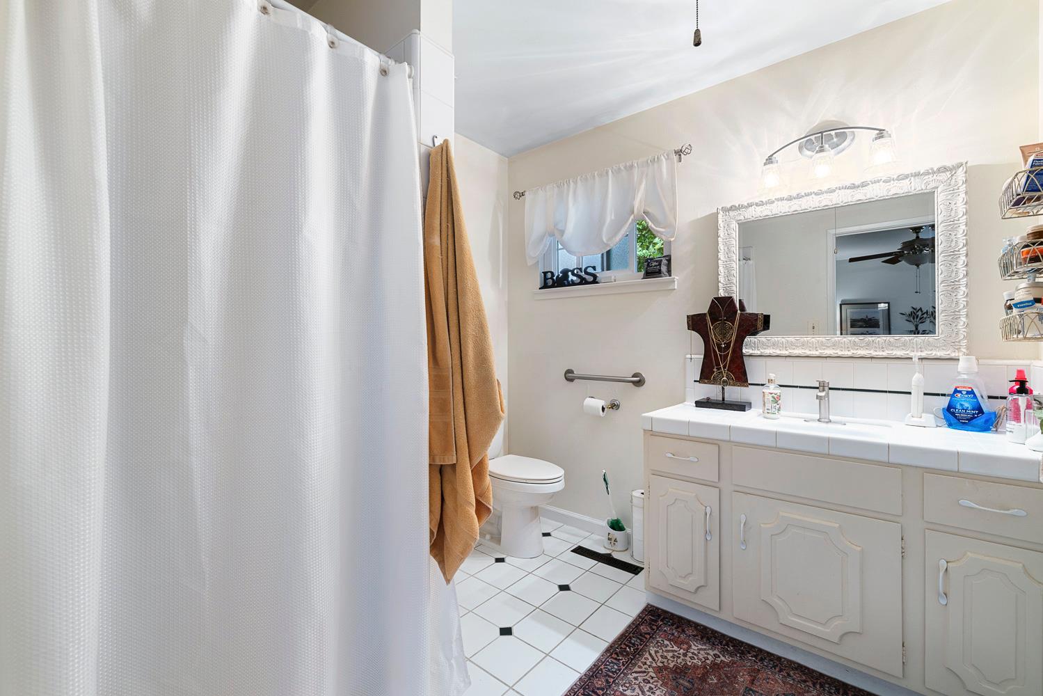 1083 W Escalon Ave, Fresno, CA 93711