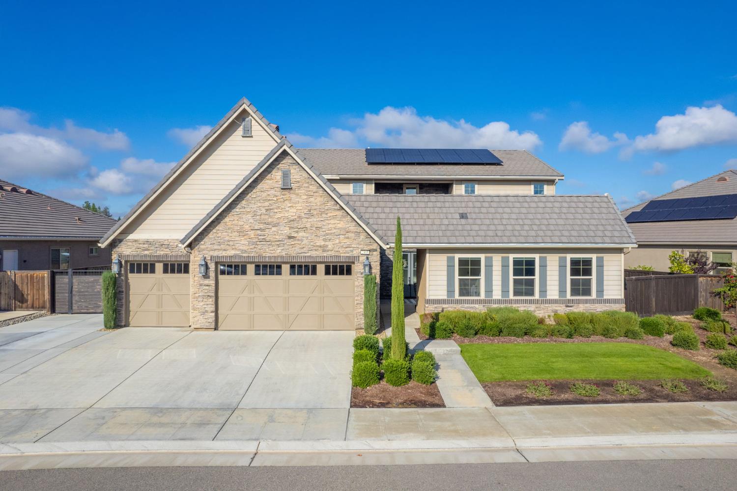 2468 E Kynzlee Ave, Fresno, CA 93730