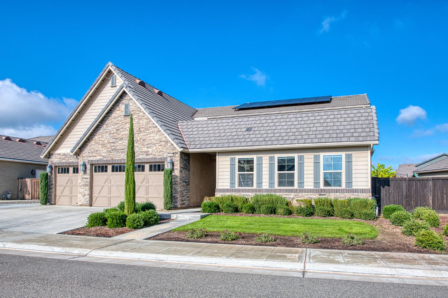 2468 E Kynzlee Ave, Fresno, CA 93730