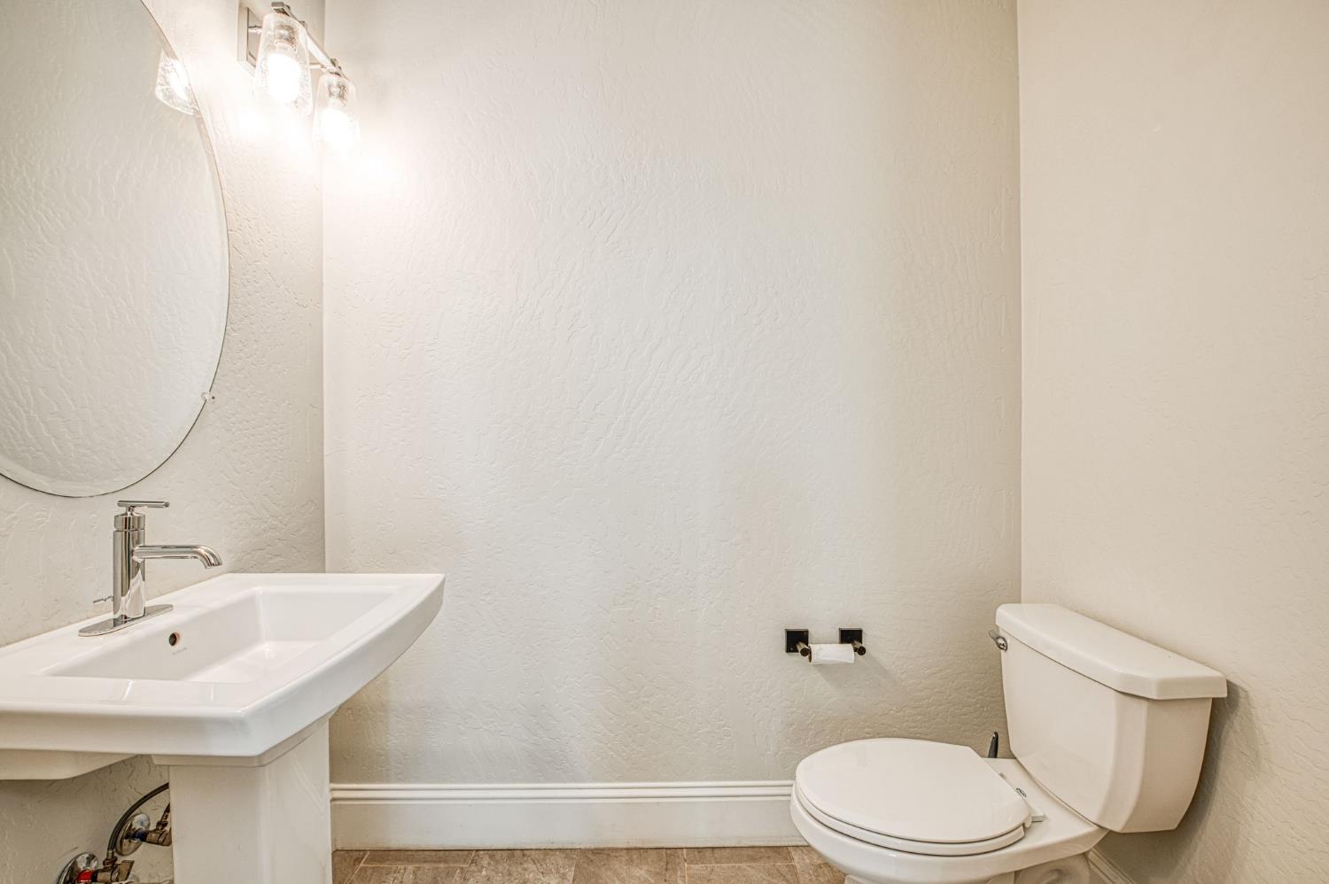 2468 E Kynzlee Ave, Fresno, CA 93730