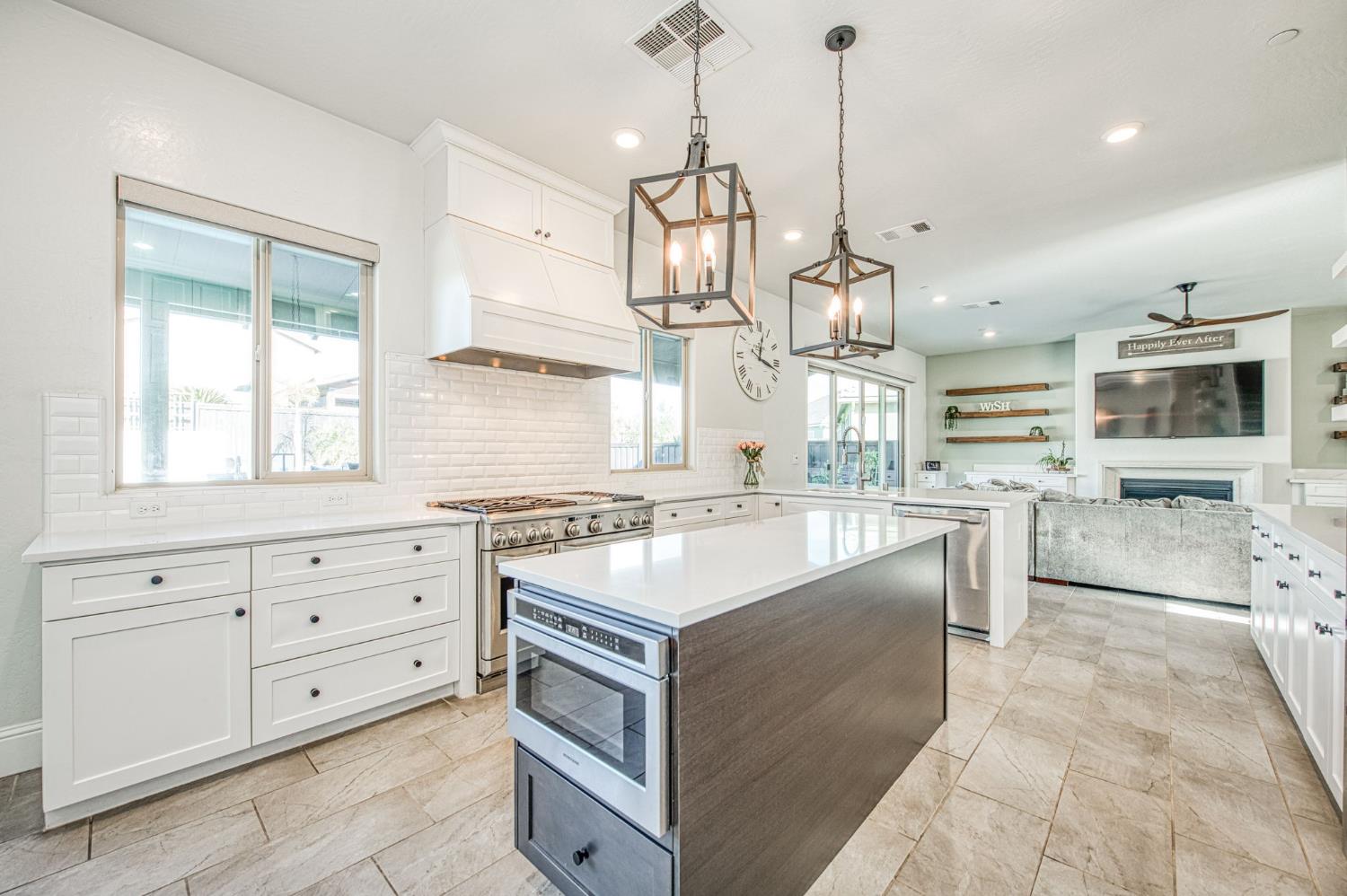 2468 E Kynzlee Ave, Fresno, CA 93730