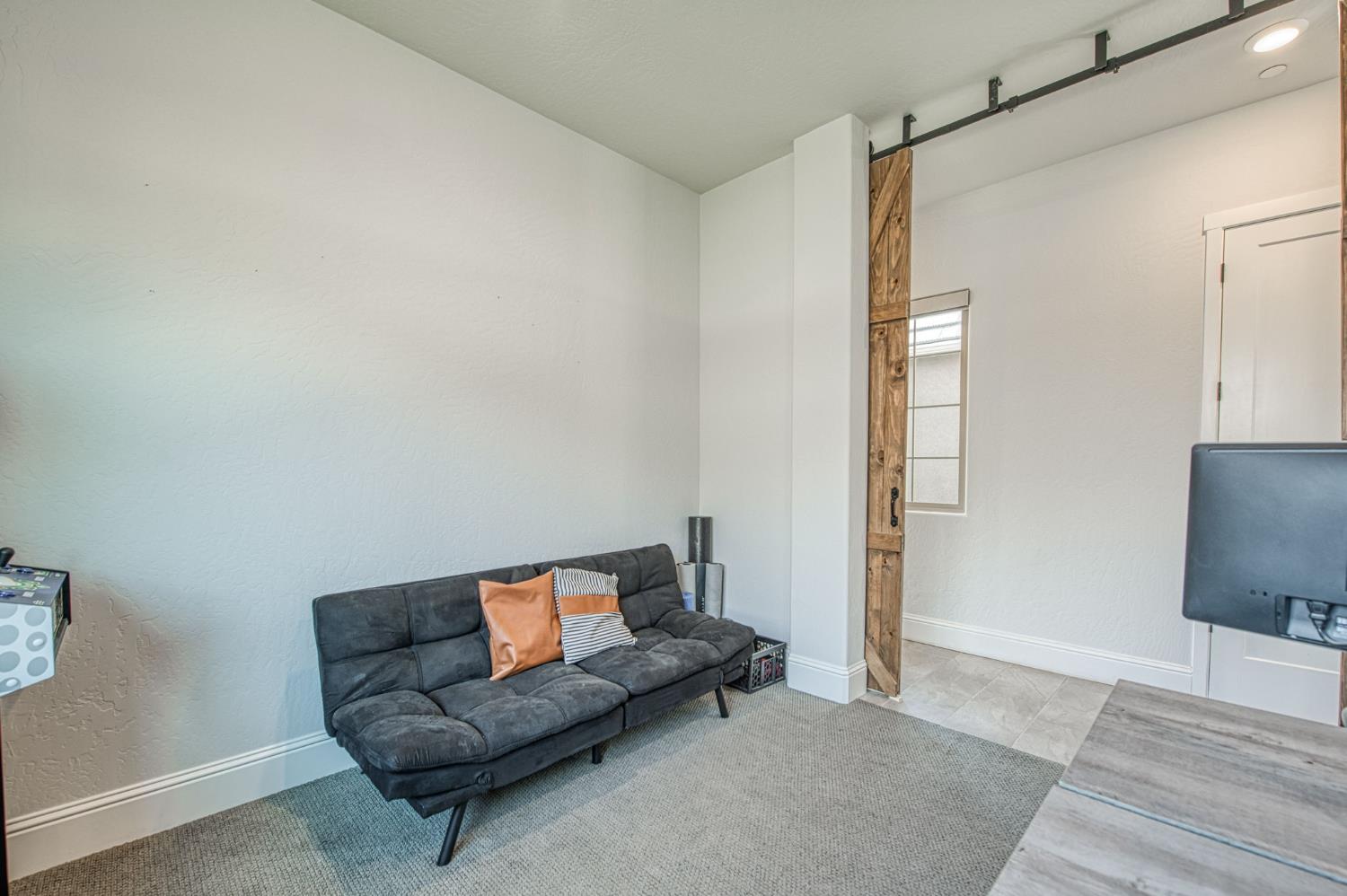 2468 E Kynzlee Ave, Fresno, CA 93730