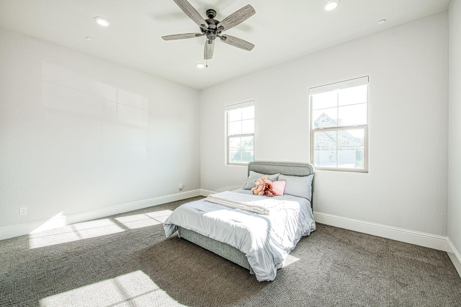 2468 E Kynzlee Ave, Fresno, CA 93730