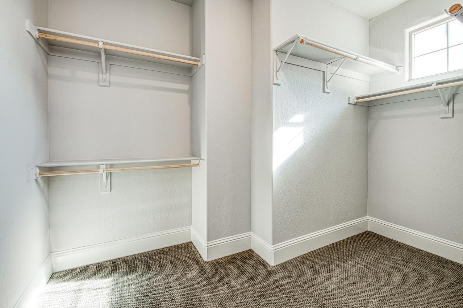 2468 E Kynzlee Ave, Fresno, CA 93730