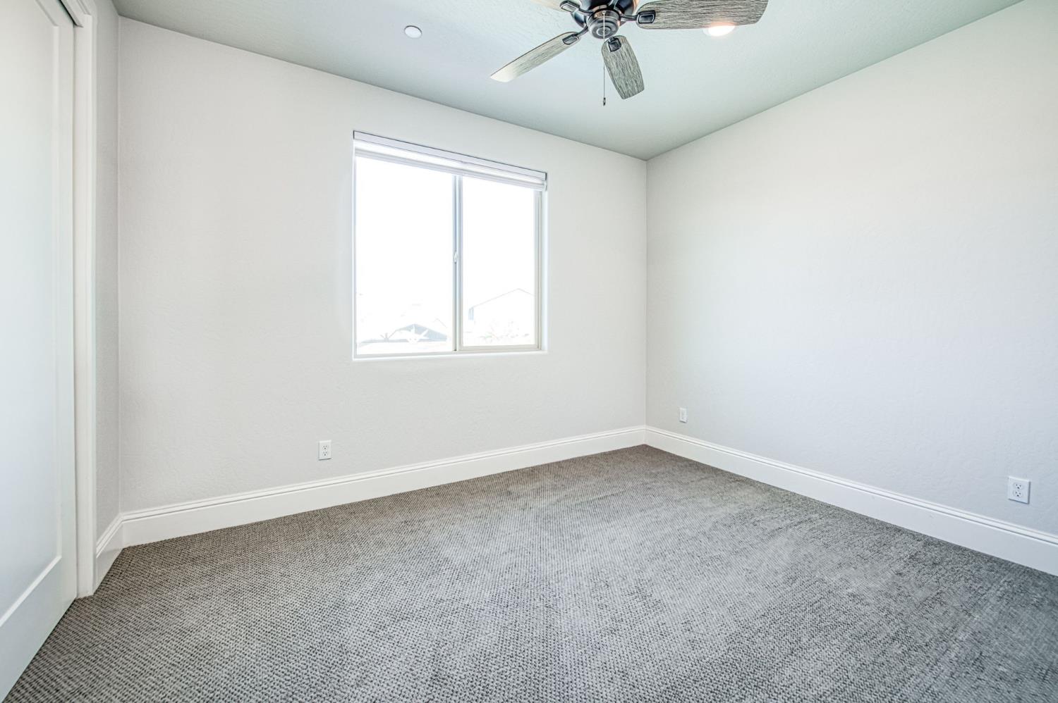 2468 E Kynzlee Ave, Fresno, CA 93730