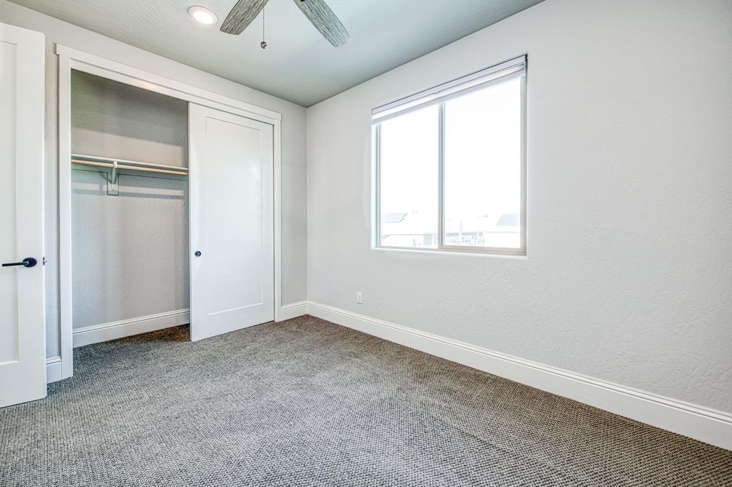 2468 E Kynzlee Ave, Fresno, CA 93730