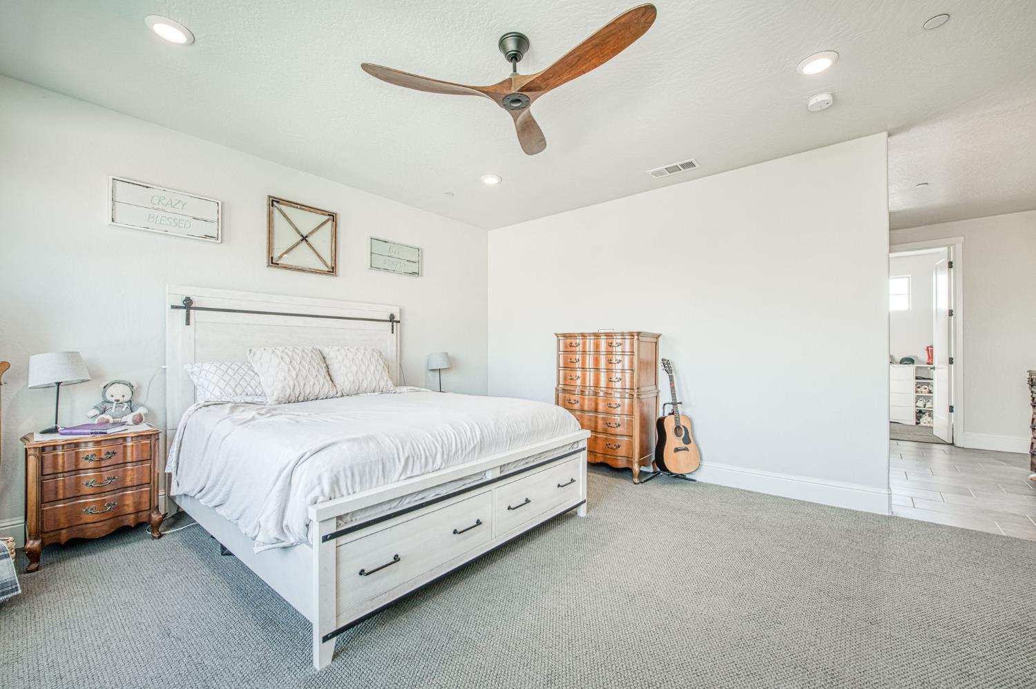 2468 E Kynzlee Ave, Fresno, CA 93730