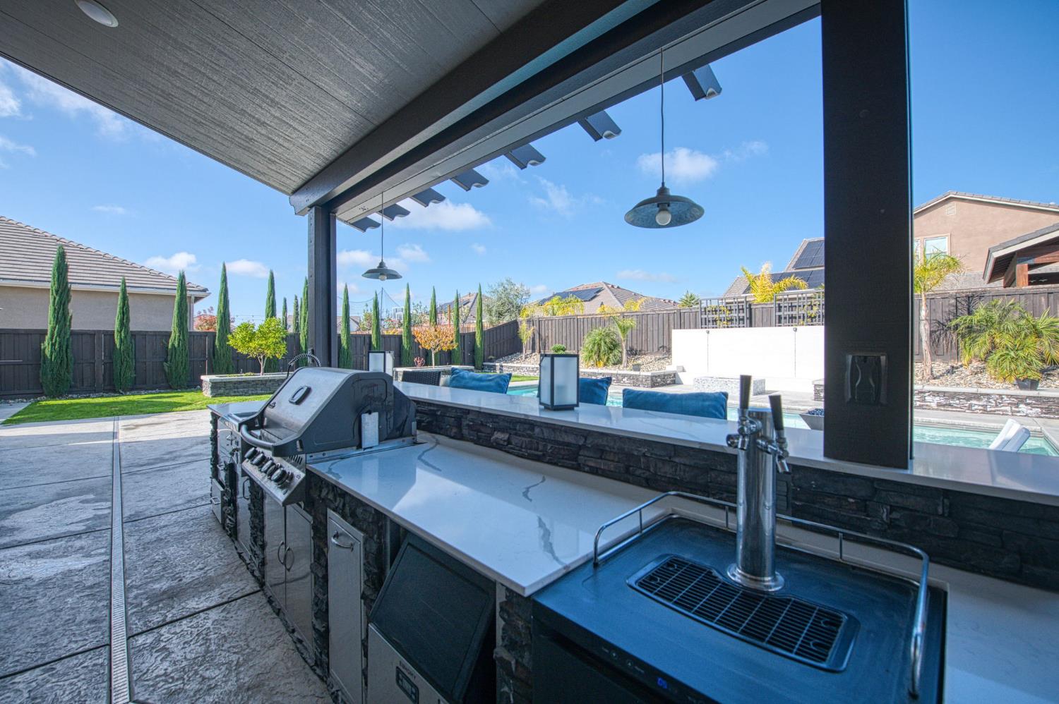 2468 E Kynzlee Ave, Fresno, CA 93730