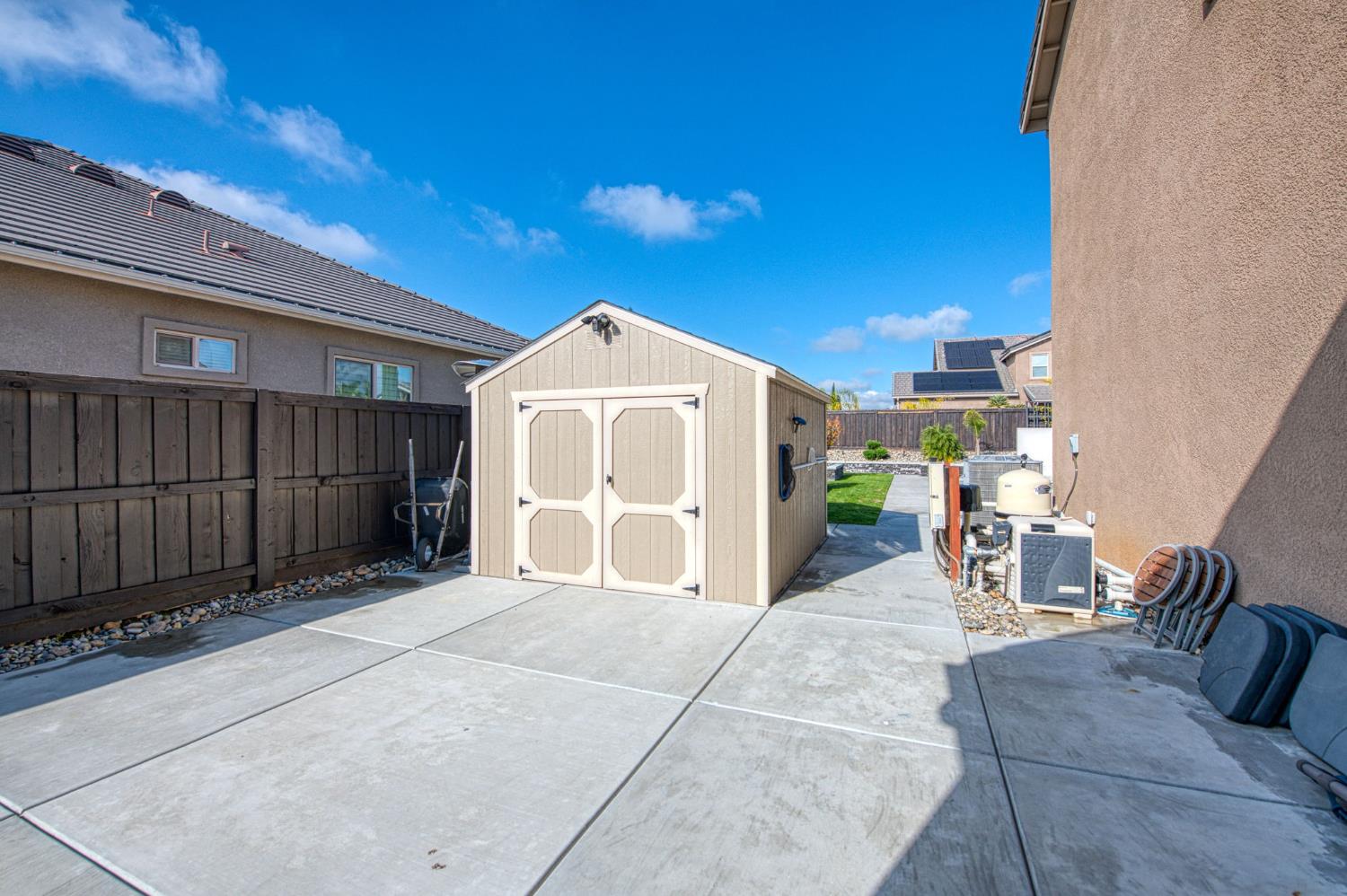 2468 E Kynzlee Ave, Fresno, CA 93730