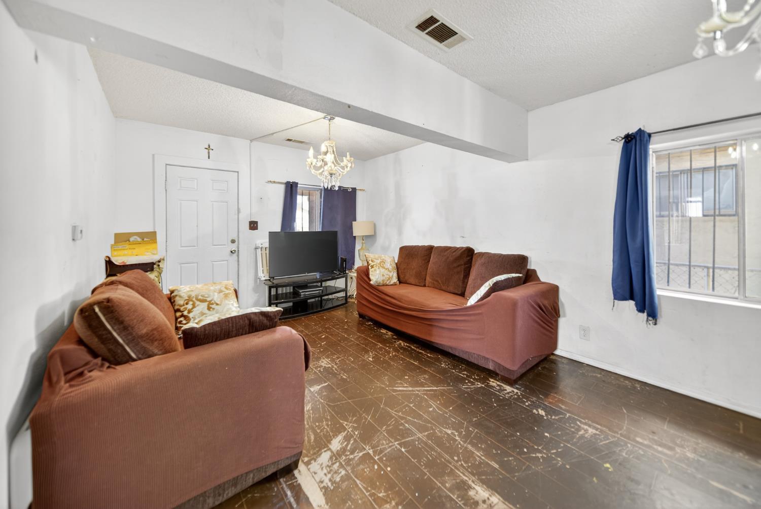 2522 E Grant Ave, Fresno, CA 93701