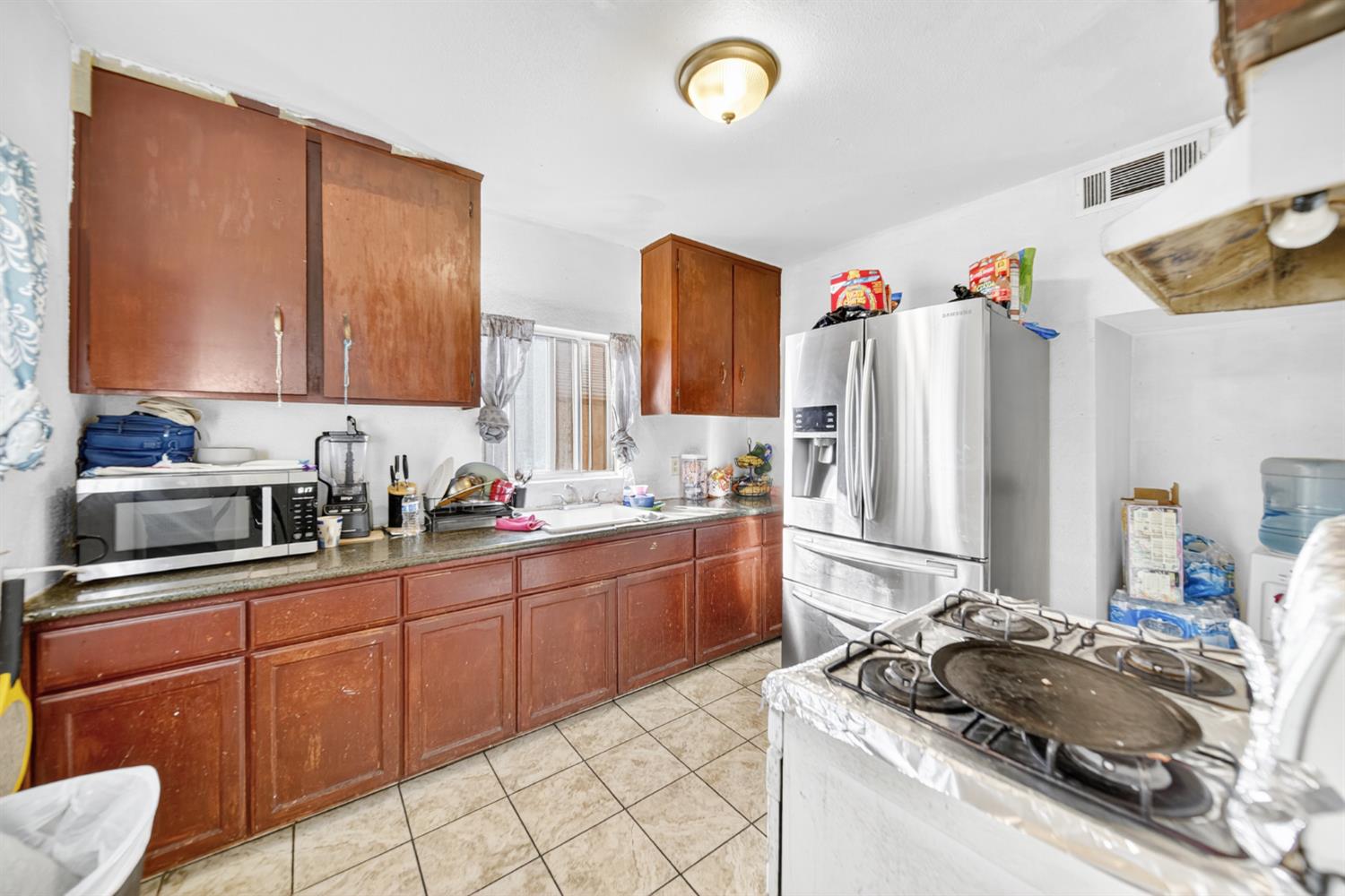 2522 E Grant Ave, Fresno, CA 93701