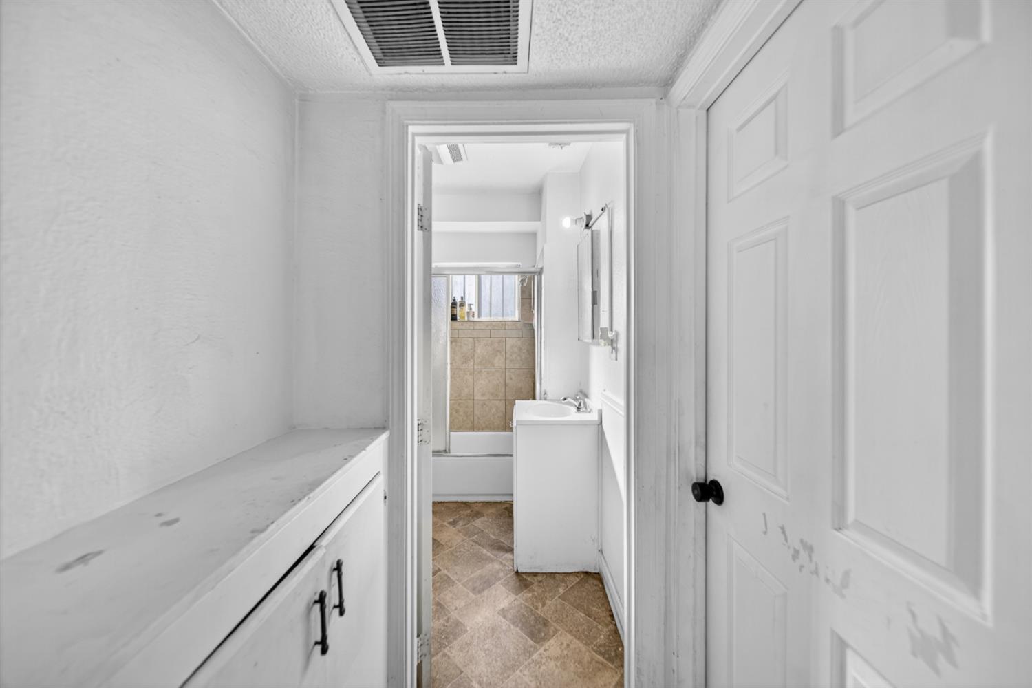 2522 E Grant Ave, Fresno, CA 93701