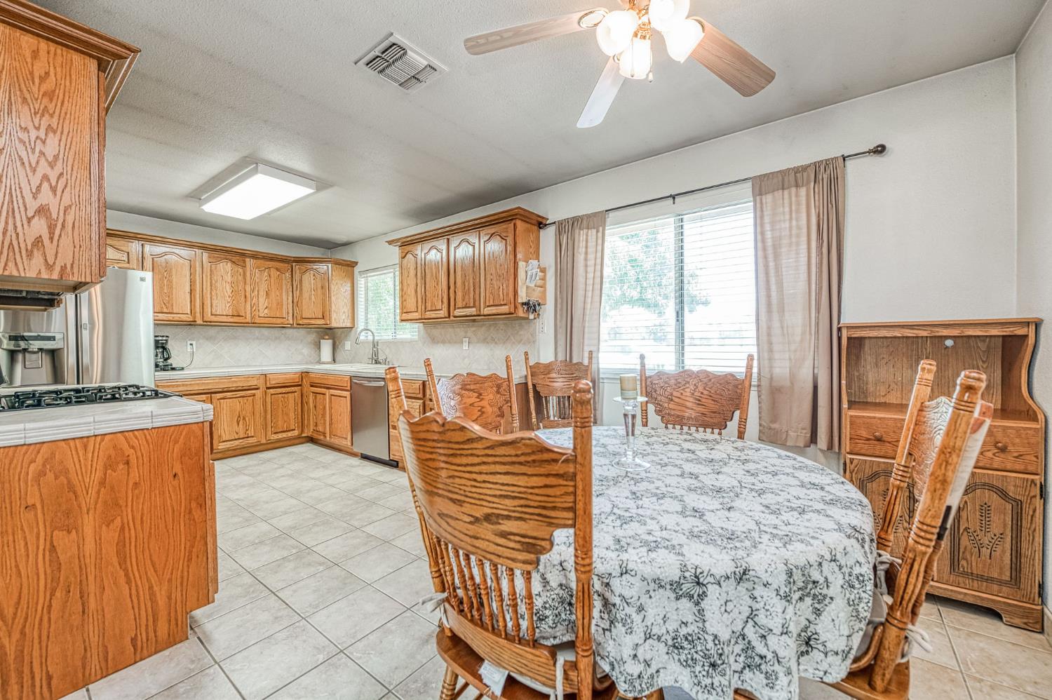 5400 AMBER Ave, Clovis, CA 93619