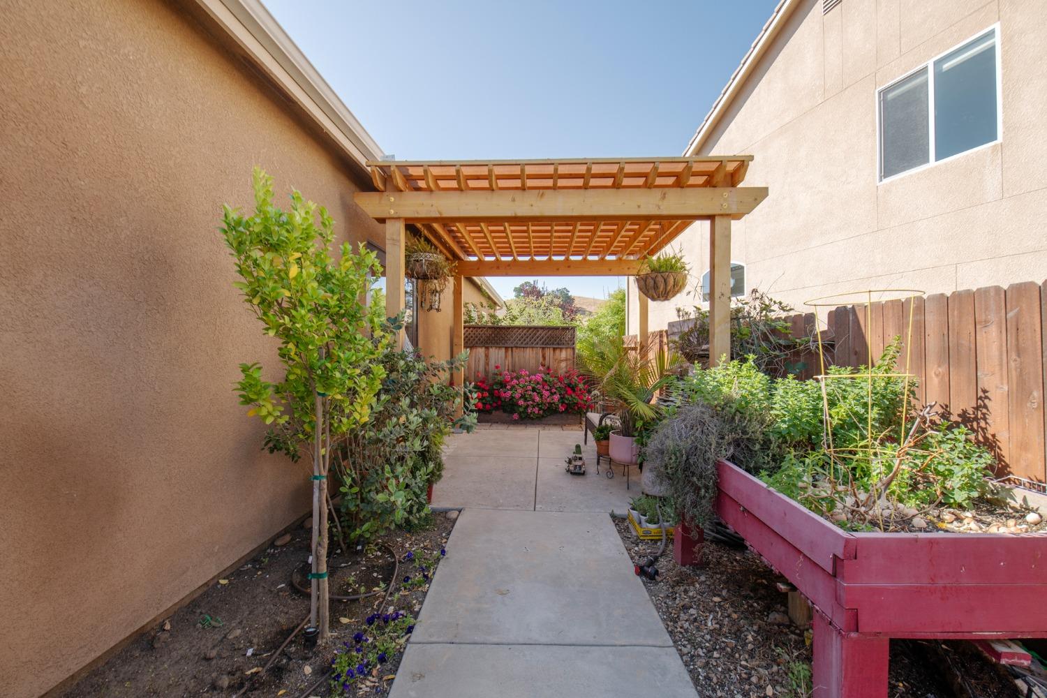 21255 Ruscello Ln, Friant, CA 93626