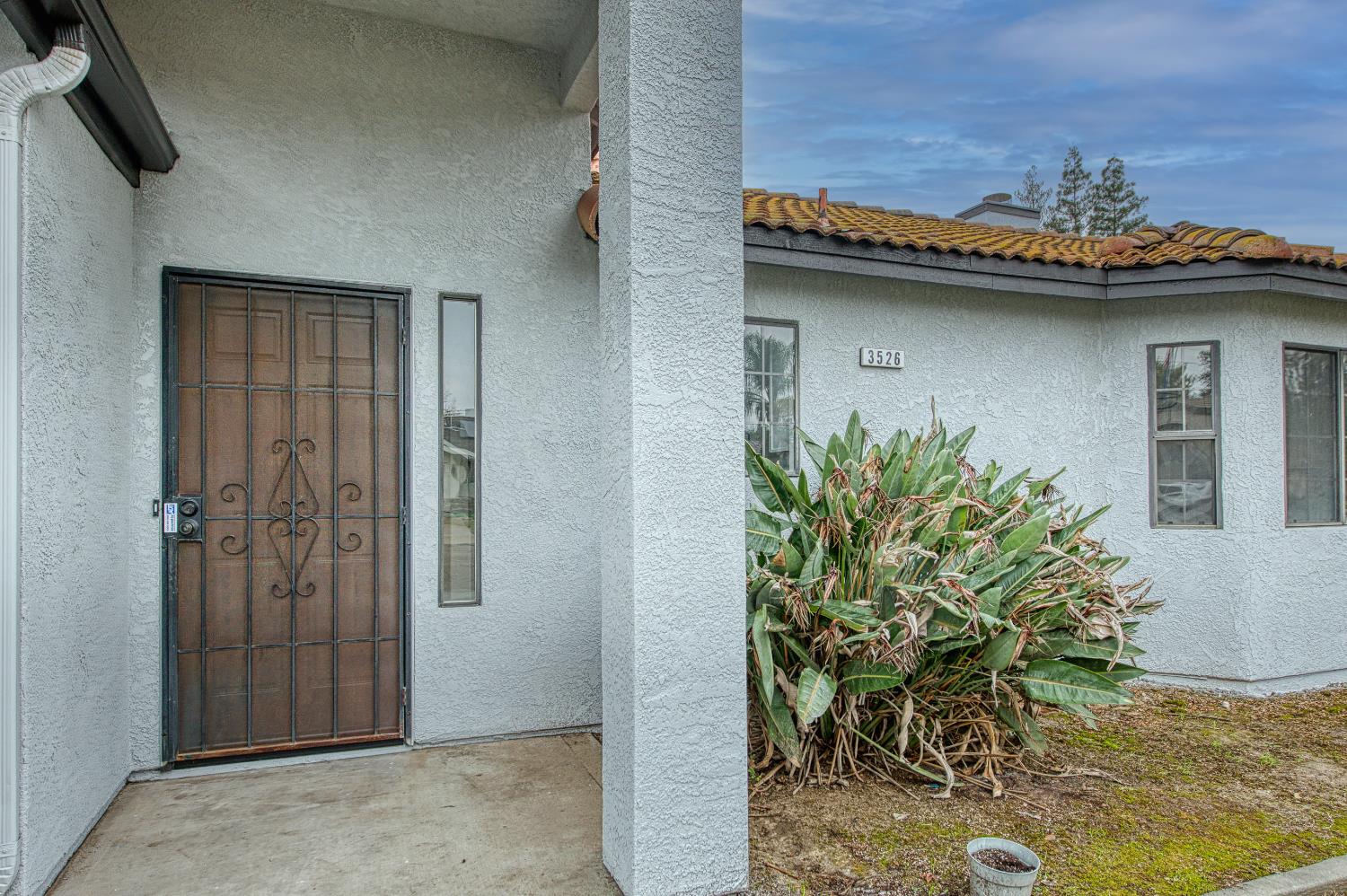 3526 Olive St, Selma, CA 93662