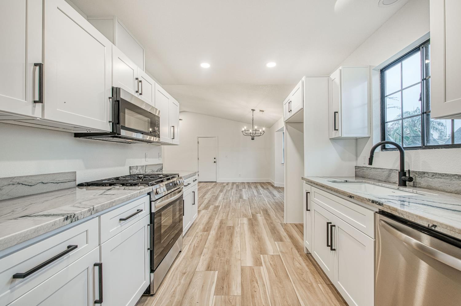 3526 Olive St, Selma, CA 93662