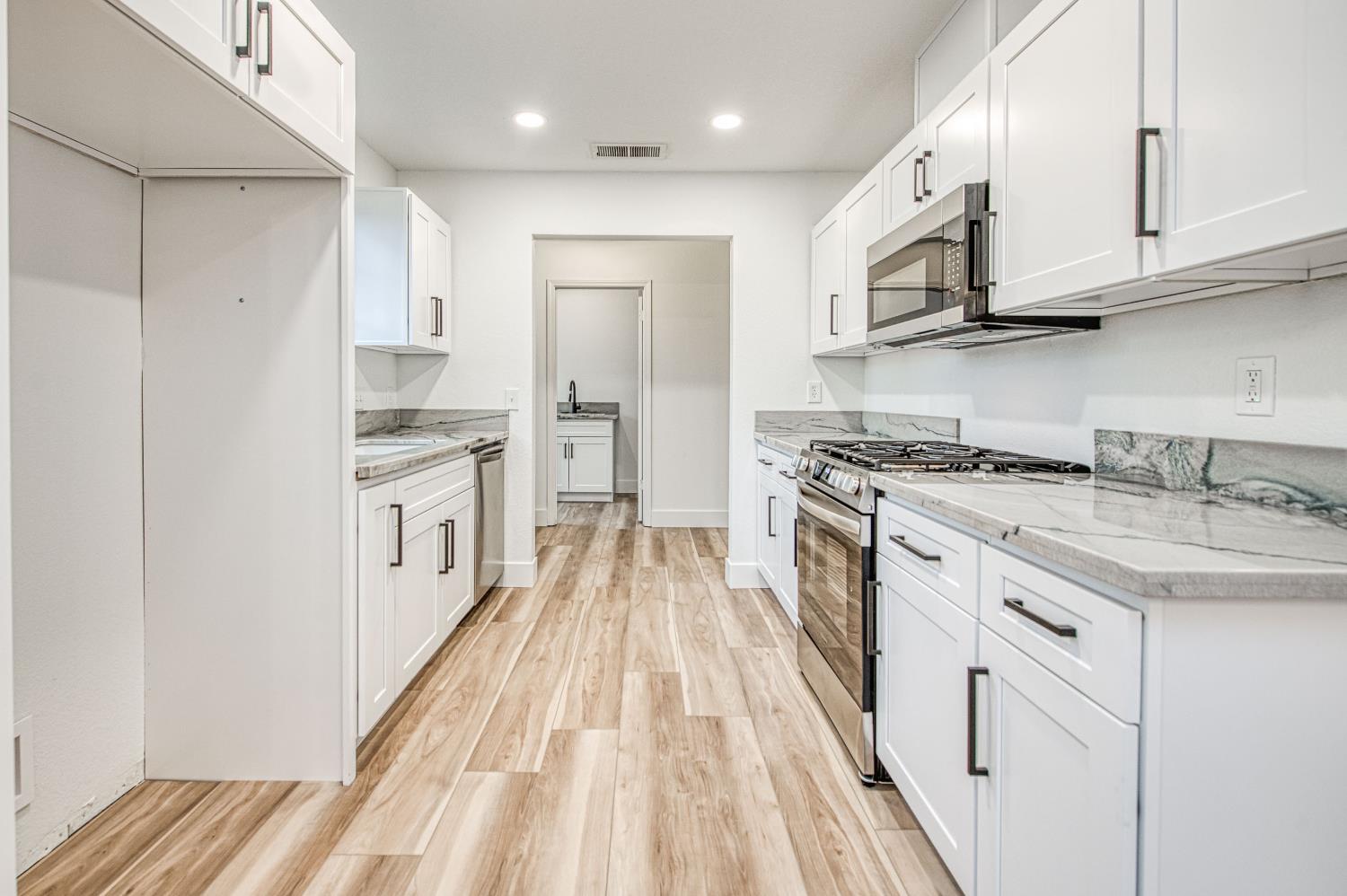 3526 Olive St, Selma, CA 93662