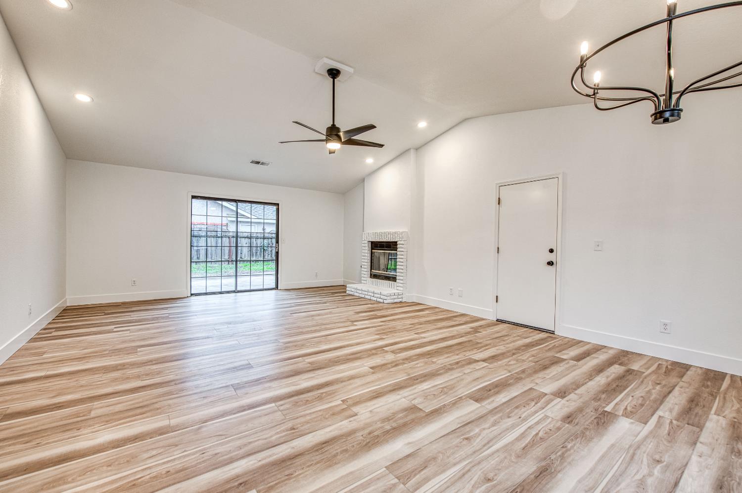 3526 Olive St, Selma, CA 93662