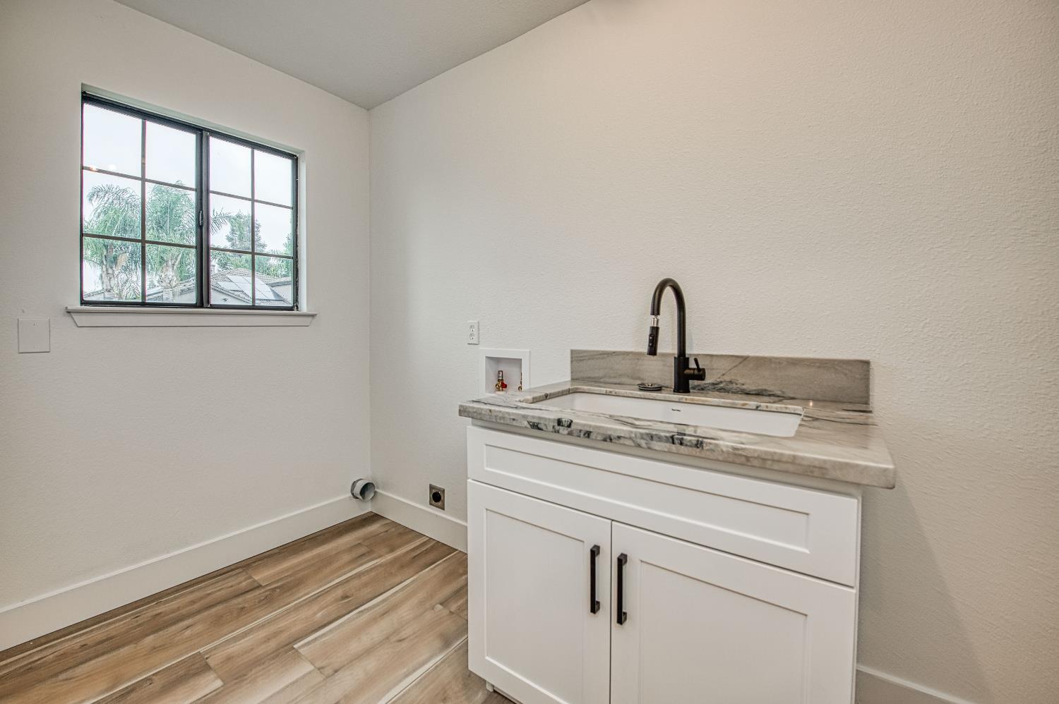 3526 Olive St, Selma, CA 93662