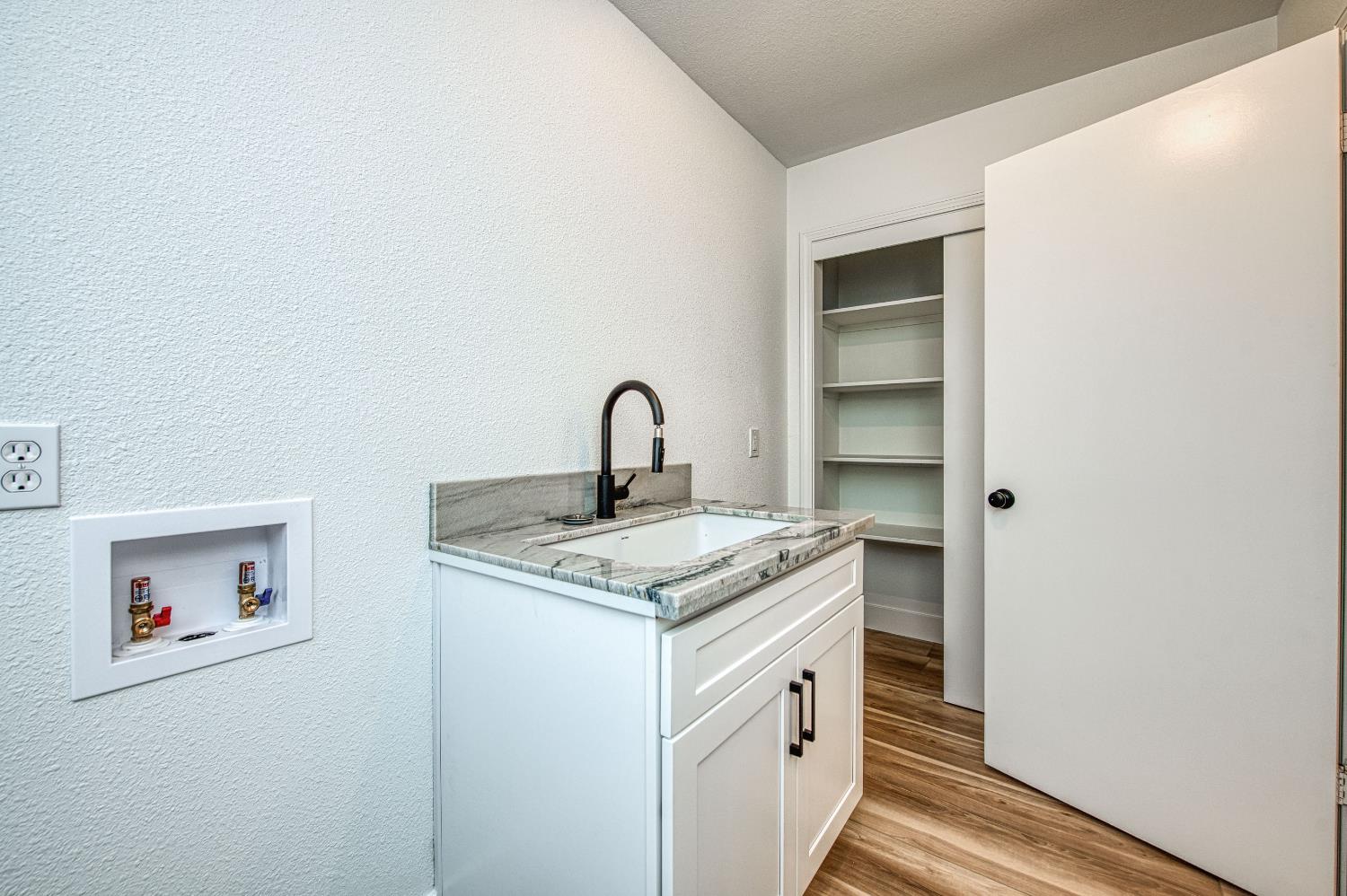 3526 Olive St, Selma, CA 93662