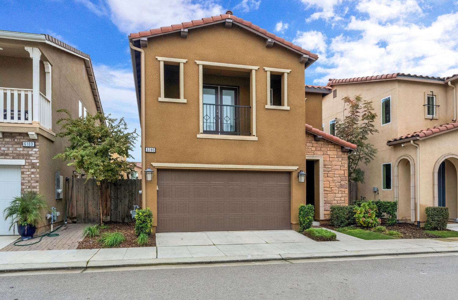 6095 E Bishop Ln SE, Fresno, CA 93727