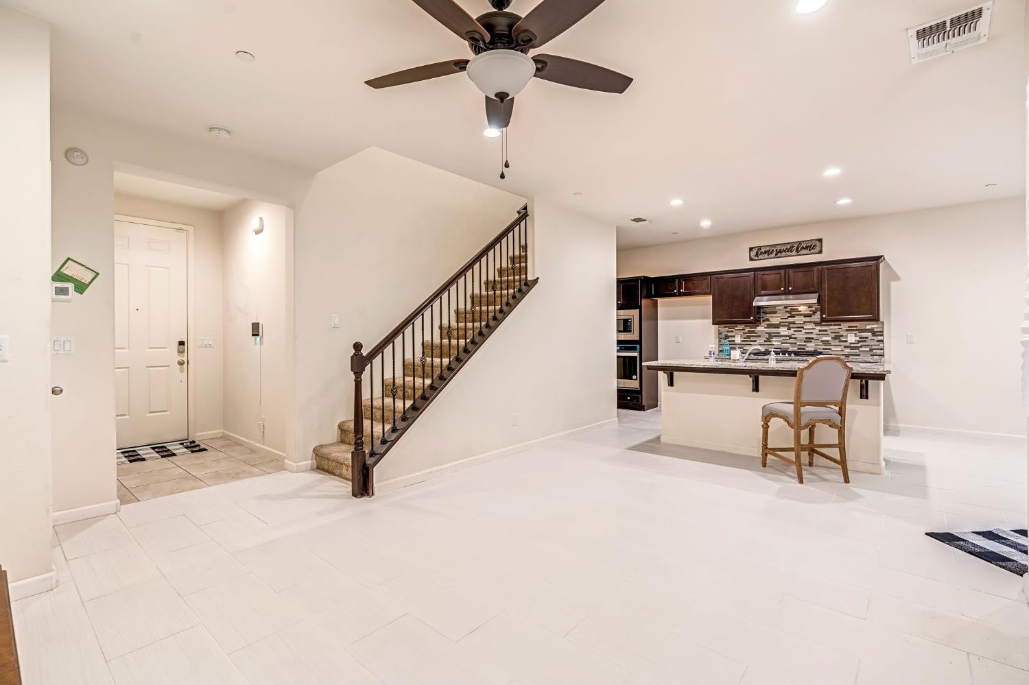 6095 E Bishop Ln SE, Fresno, CA 93727