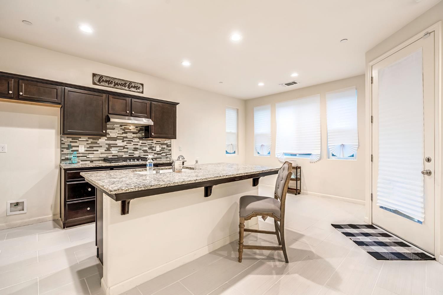 6095 E Bishop Ln SE, Fresno, CA 93727