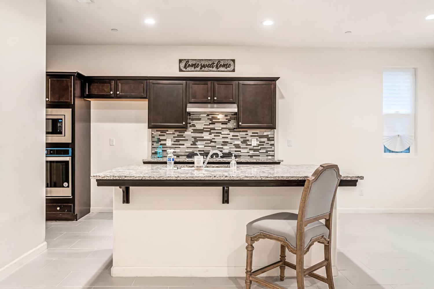 6095 E Bishop Ln SE, Fresno, CA 93727