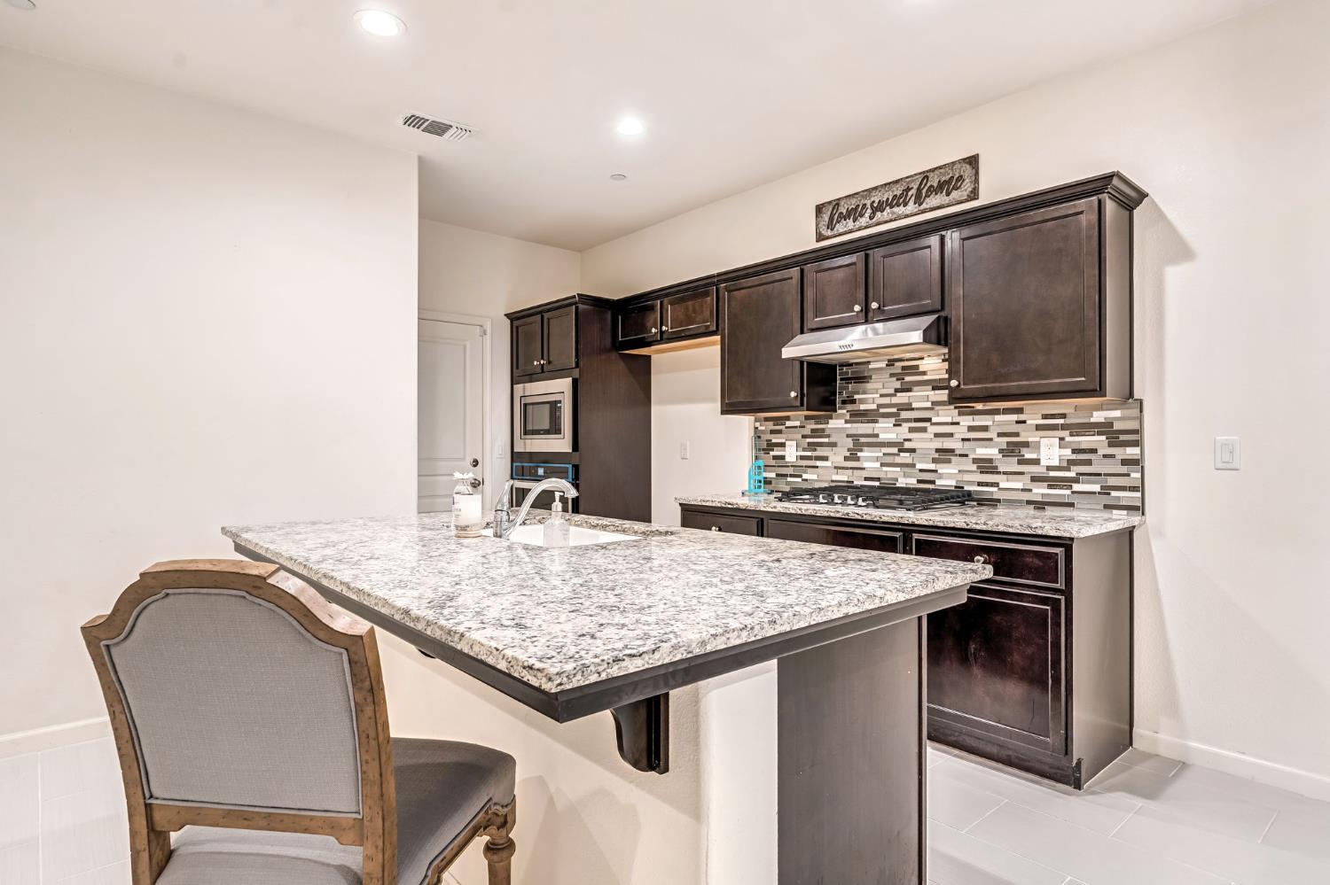 6095 E Bishop Ln SE, Fresno, CA 93727