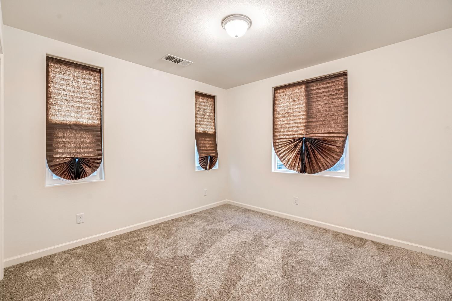 6095 E Bishop Ln SE, Fresno, CA 93727