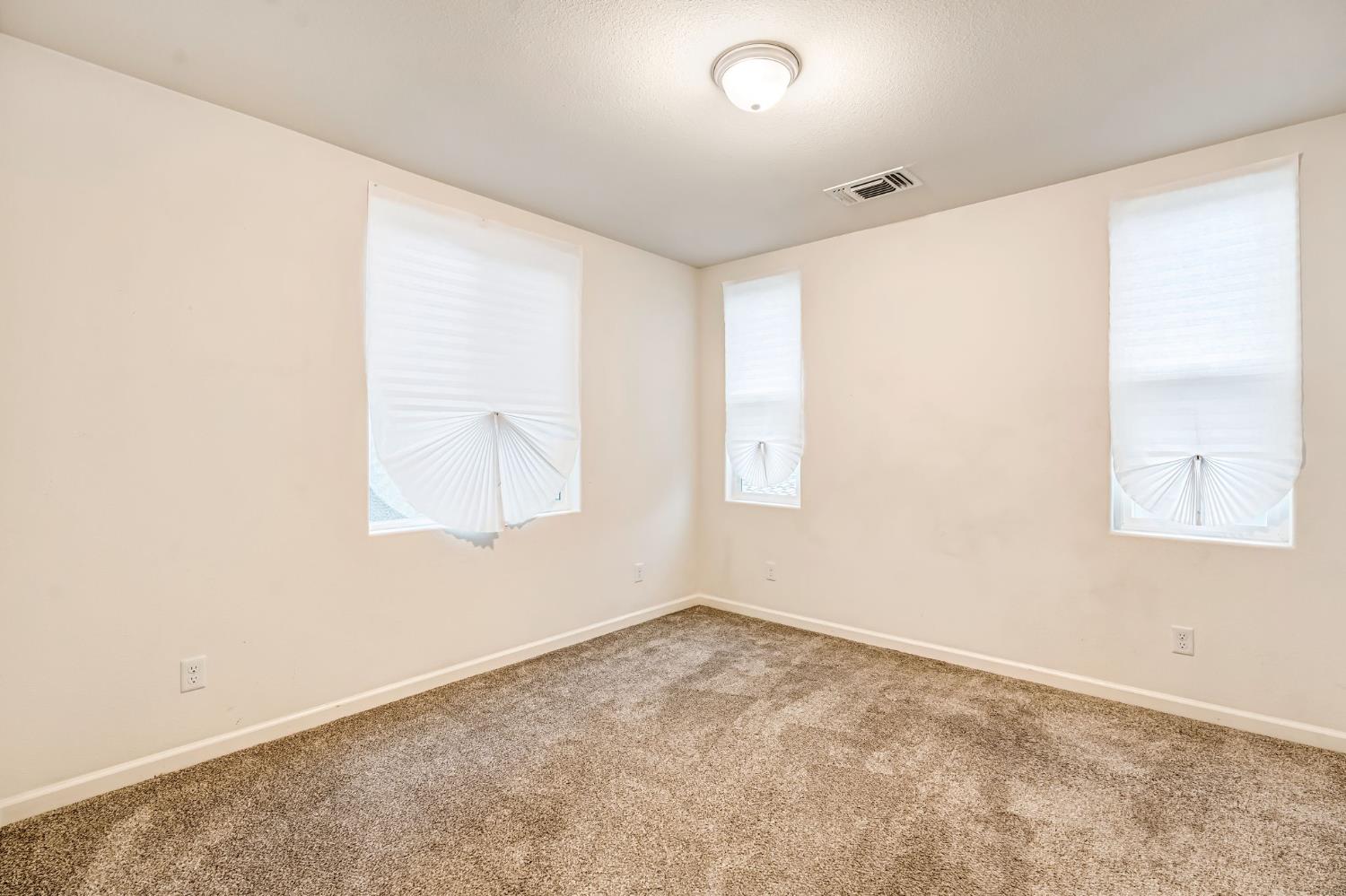 6095 E Bishop Ln SE, Fresno, CA 93727