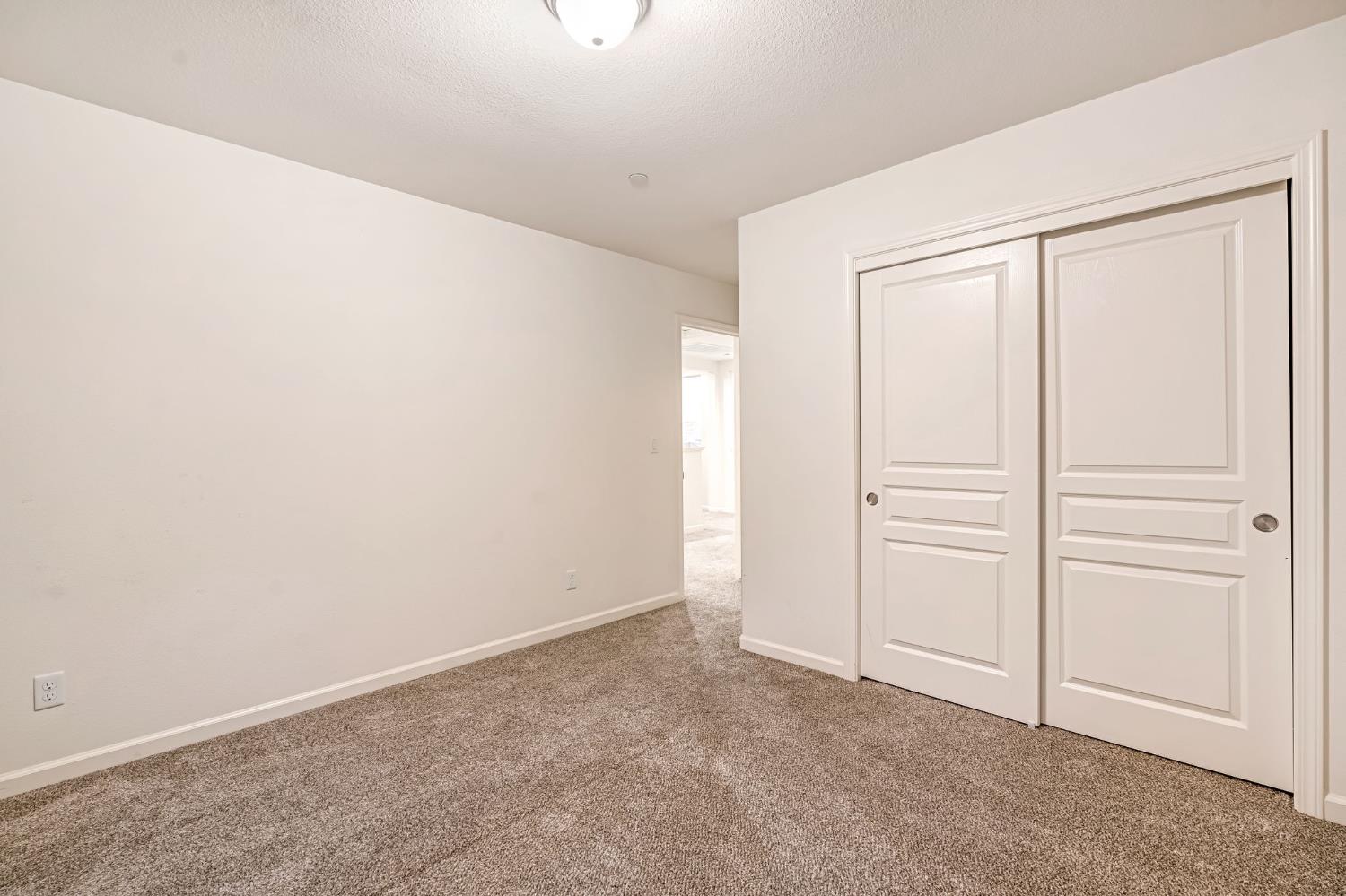 6095 E Bishop Ln SE, Fresno, CA 93727