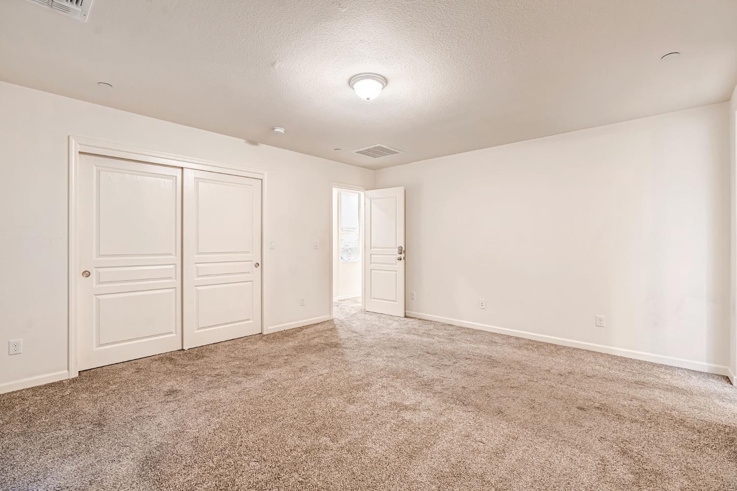 6095 E Bishop Ln SE, Fresno, CA 93727