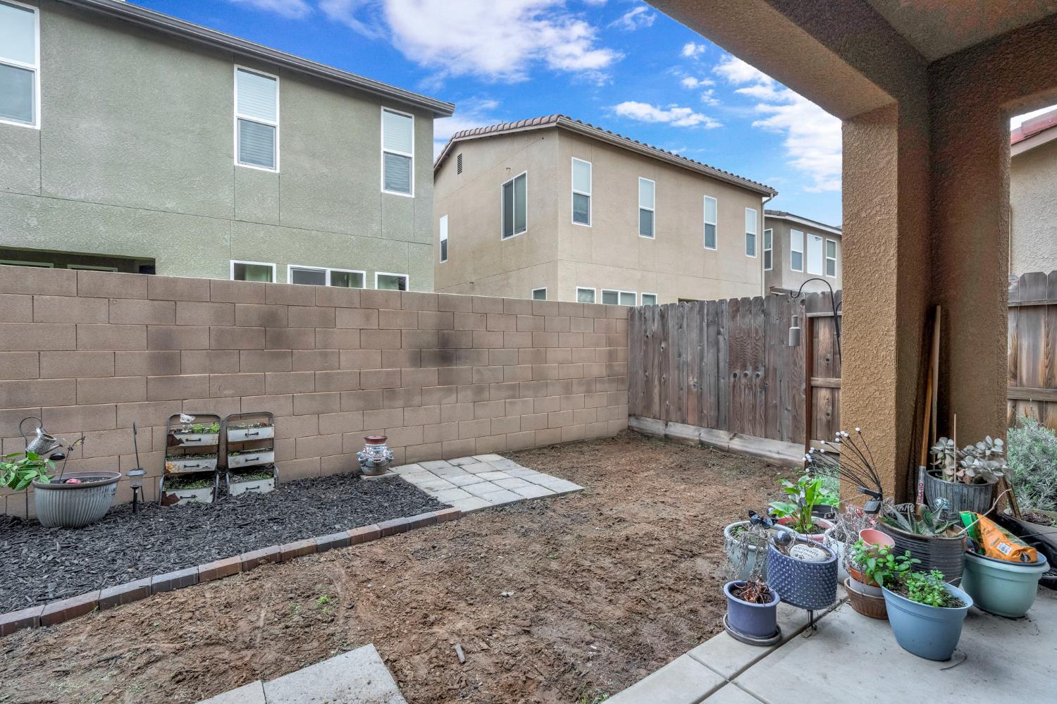 6095 E Bishop Ln SE, Fresno, CA 93727