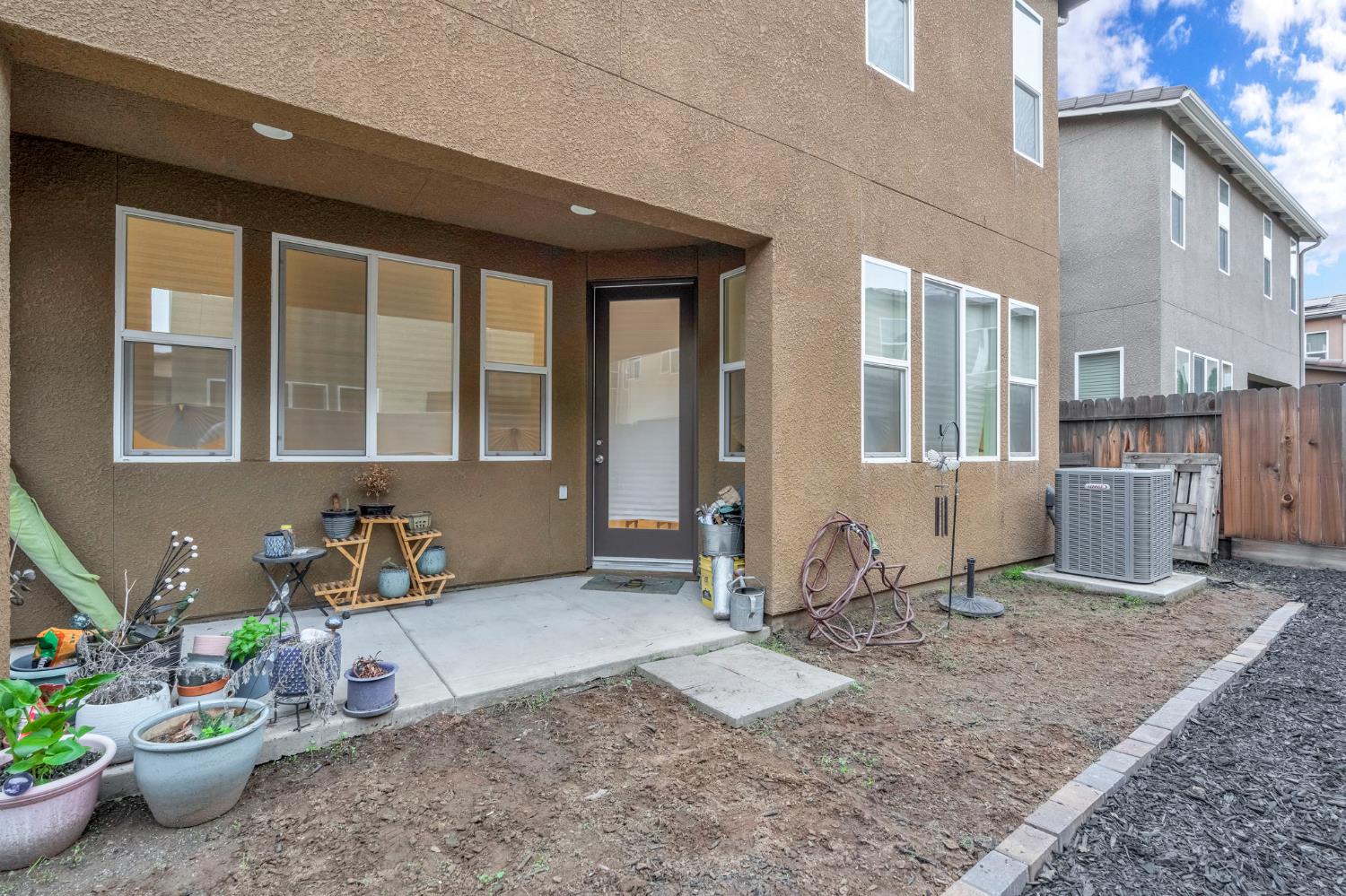 6095 E Bishop Ln SE, Fresno, CA 93727