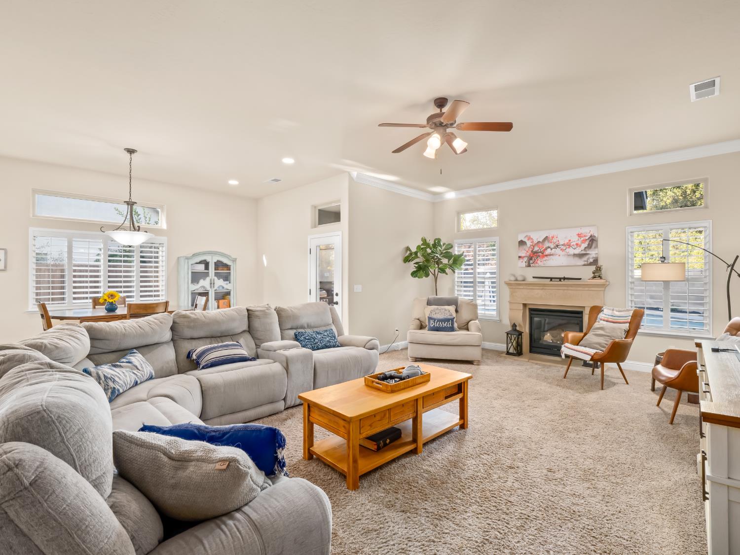 1687 N Karen Ave, Clovis, CA 93619