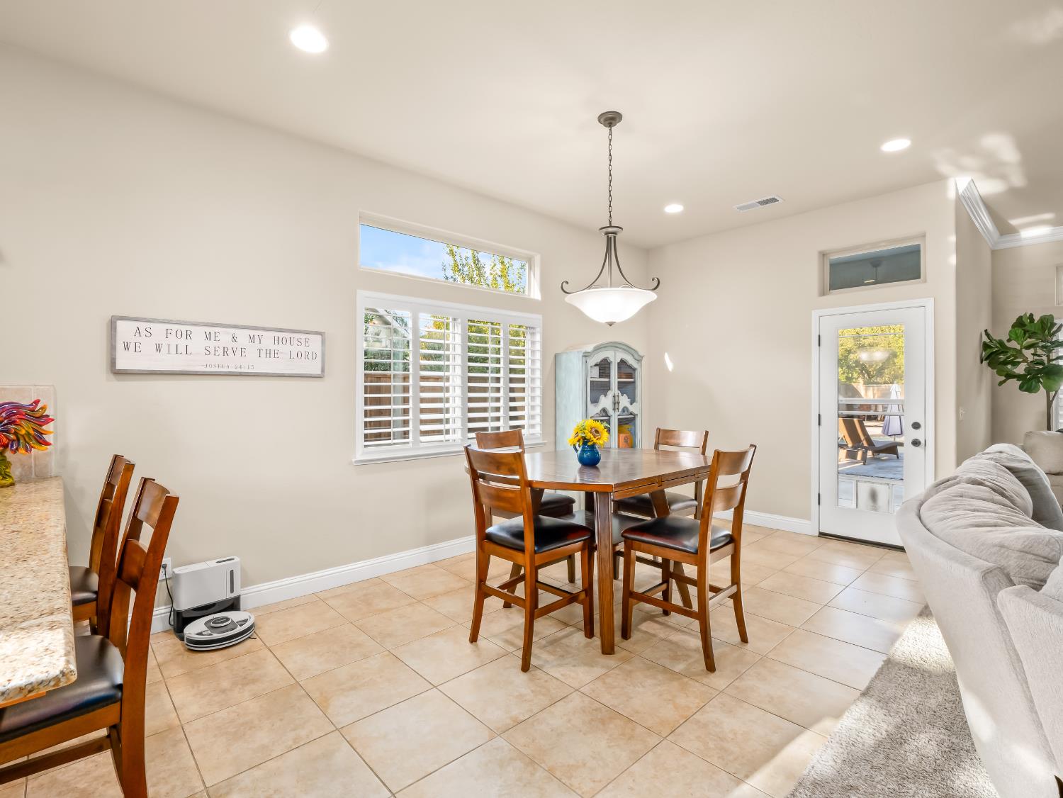 1687 N Karen Ave, Clovis, CA 93619