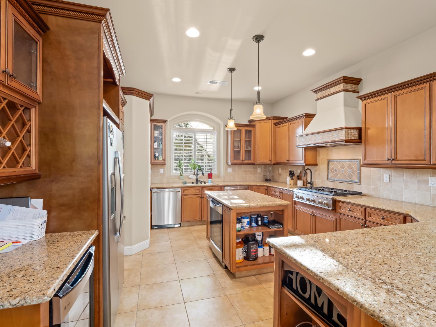 1687 N Karen Ave, Clovis, CA 93619