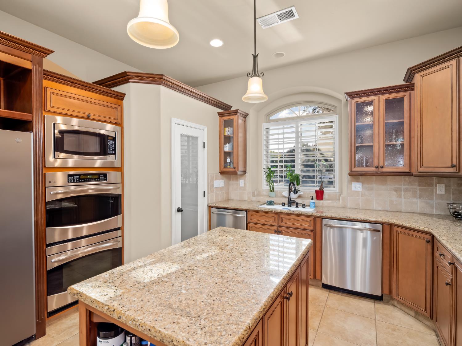 1687 N Karen Ave, Clovis, CA 93619