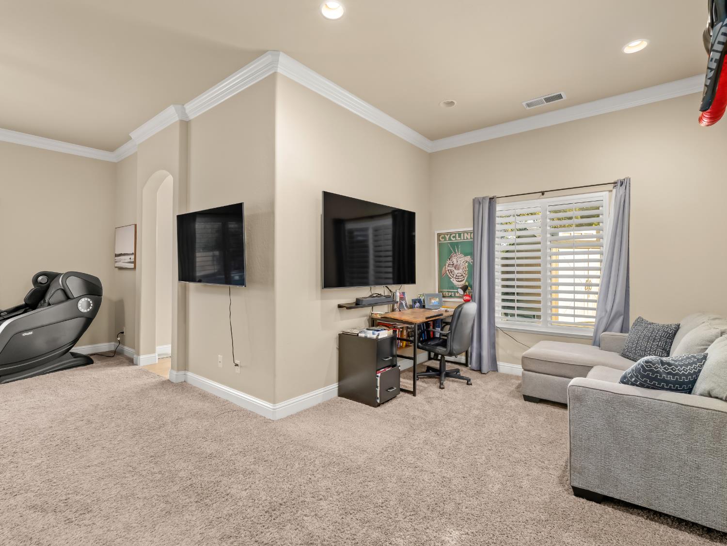 1687 N Karen Ave, Clovis, CA 93619