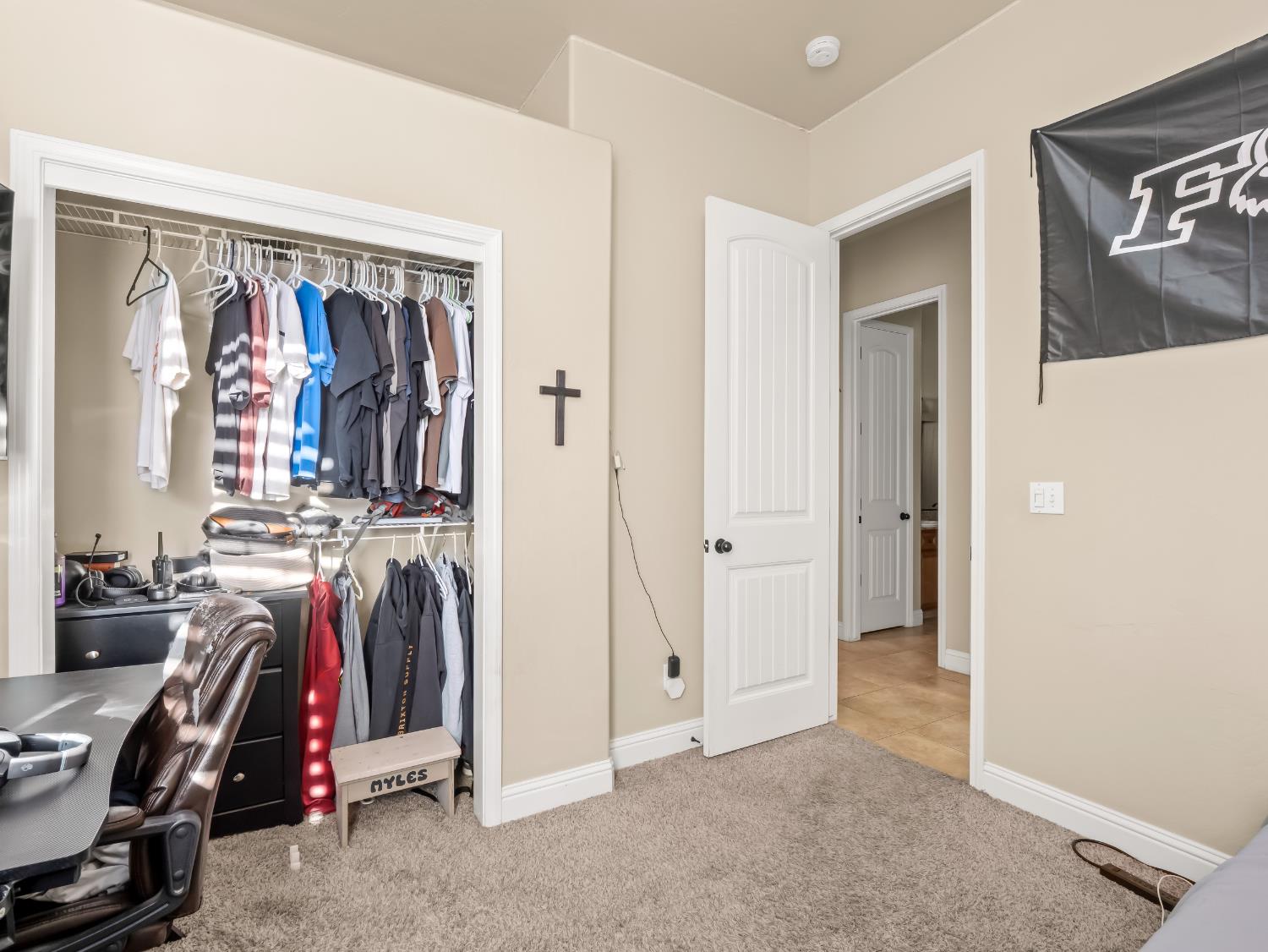 1687 N Karen Ave, Clovis, CA 93619