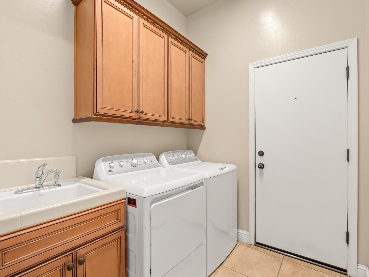 1687 N Karen Ave, Clovis, CA 93619